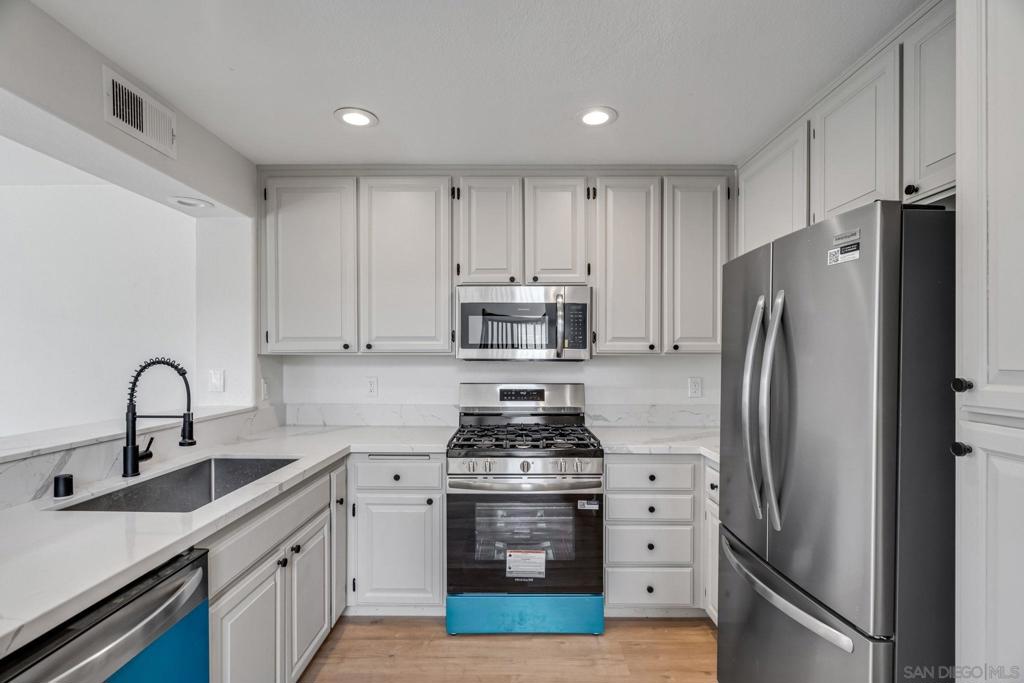 12875 Carriage Heights Way - photo 12