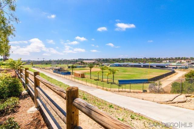 1622 Puffin Pl, Chula Vista CA: https://media.crmls.org/mediaz/719165d4-6022-415d-b65d-1ae5ffd67b2d.jpg