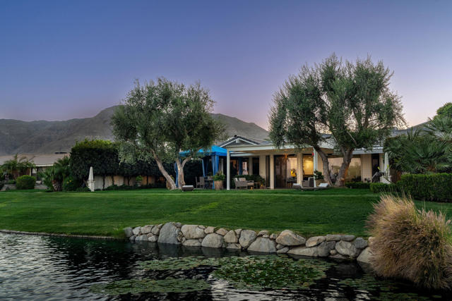 61 Mayfair Drive, Rancho Mirage CA: https://media.crmls.org/mediaz/71917917-0543-46af-a4c4-3989bb0b6186.jpg