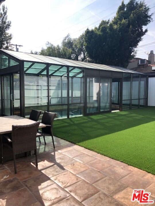 10521 ALMAYO Avenue, Los Angeles CA: https://media.crmls.org/mediaz/7191b8c9-afe4-455b-b513-2b57eb121200.jpg