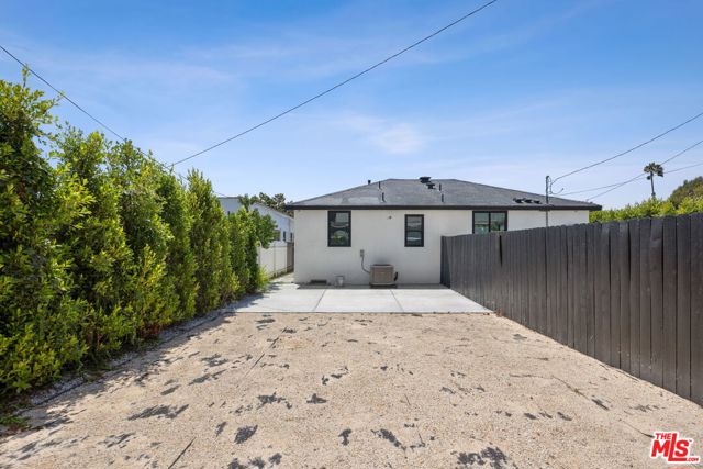 3940 Huron Avenue, Culver City CA: https://media.crmls.org/mediaz/719381d2-62d0-4909-9c5a-20286bd9d2fb.jpg
