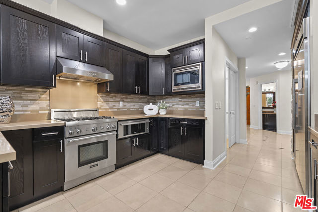 4848 Wilshire Boulevard, Los Angeles CA: https://media.crmls.org/mediaz/71939b2d-a93c-4e6f-8b80-49612bafc4dc.jpg