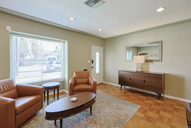 518 5th Street, Coronado CA: https://media.crmls.org/mediaz/7193c082-7541-41f6-8774-d23c49d3fd6b.jpg