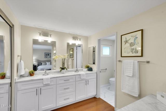 19015 Braemore Road, Porter Ranch CA: https://media.crmls.org/mediaz/71949a75-bf96-494a-82ab-83ab35009c34.jpg