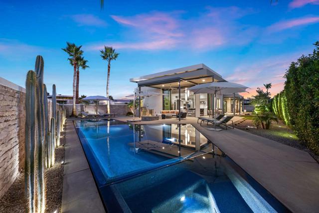 23 Emerald Court, Rancho Mirage CA: https://media.crmls.org/mediaz/7195e19c-d49a-47c1-b64d-e1b50dbadbc2.jpg