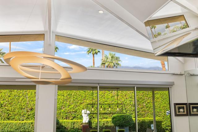 2015 S Toledo Avenue, Palm Springs CA: https://media.crmls.org/mediaz/7195edcb-e155-4b3f-b7a7-d8ec35053906.jpg