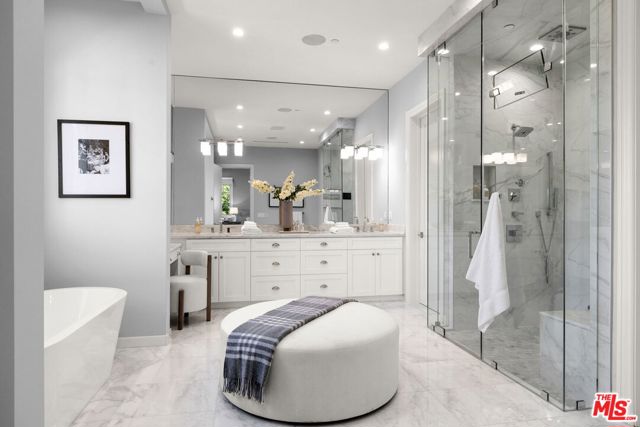 5 Bed Home for Sale in Los Angeles, California