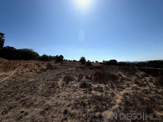 9562 Covey Ln, Escondido CA: https://media.crmls.org/mediaz/7196237d-a386-4b99-8dd0-cd6839992830.jpg