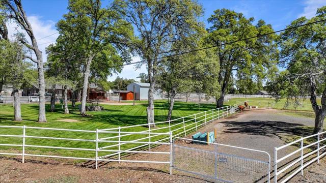 20944 Woodside Way, Groveland CA: https://media.crmls.org/mediaz/71964f77-bca3-4cd6-9ec1-06c3bd5c8424.jpg