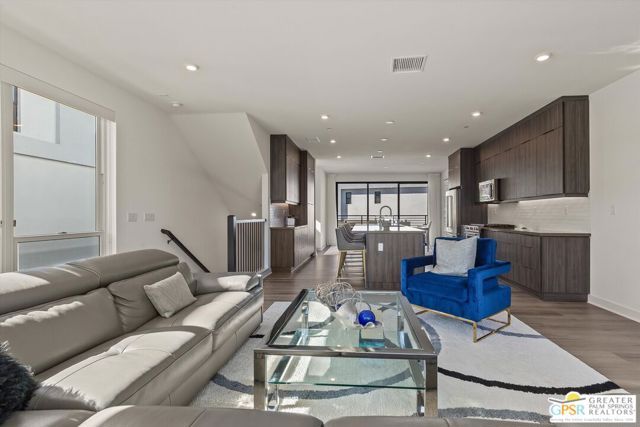 906 Cameron Center Drive, Palm Springs CA: https://media.crmls.org/mediaz/71968429-4675-4e9c-bcf8-9ca0ed0166ac.jpg