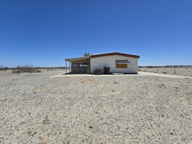 2655 Sea Wind Avenue, Thermal CA: https://media.crmls.org/mediaz/7196949f-f606-47bd-92f6-86e2074e138b.jpg
