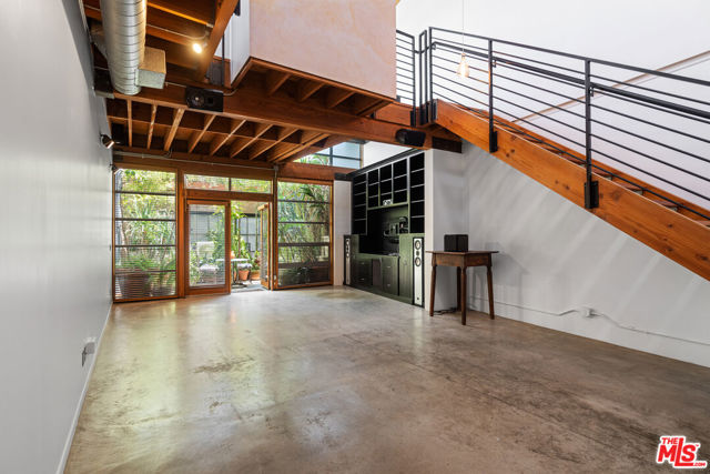 1130 5th Avenue, Venice CA: https://media.crmls.org/mediaz/7196dc73-3f30-40b6-9ad3-607d445f33a4.jpg