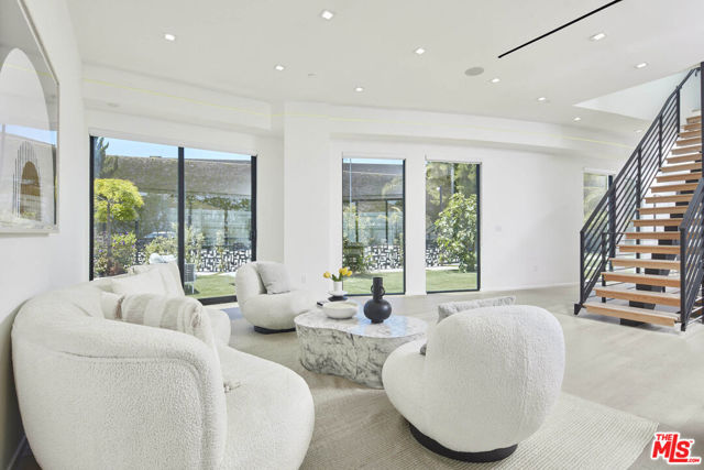 4338 Huntley Avenue, Culver City CA: https://media.crmls.org/mediaz/7196dd15-1138-4ce0-86ef-0cfe6f4816e9.jpg