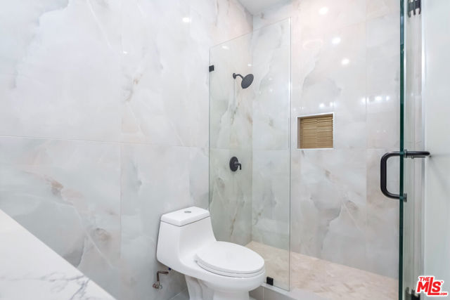 5822 Saloma Avenue, Sherman Oaks CA: https://media.crmls.org/mediaz/7196f6cc-f9c2-4387-9261-4975fdbc1d44.jpg