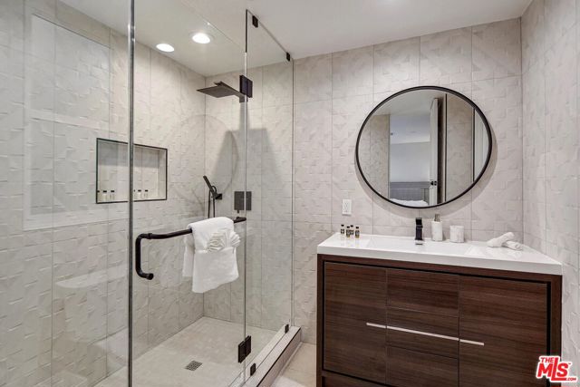 9620 Highridge Drive, Beverly Hills CA: https://media.crmls.org/mediaz/7197fb08-a699-4360-99d4-54cb94361f7b.jpg