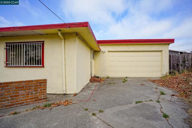 717 Payne Ct, Richmond CA: https://media.crmls.org/mediaz/7197fc4e-e832-441c-86c7-5904a66e415e.jpg