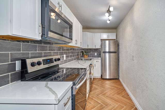 2875 N Los Felices Road, Palm Springs CA: https://media.crmls.org/mediaz/7198230c-f7c3-42e3-bf27-7816aa0fad87.jpg