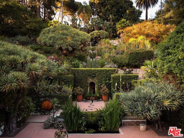 2666 Aberdeen Avenue, Los Angeles CA: https://media.crmls.org/mediaz/71989b61-0273-47ac-9a71-0f174ee2992d.jpg