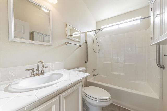 3015 E Bayshore Road, Redwood City CA: https://media.crmls.org/mediaz/71989e7b-ee15-4be9-a04f-2a4aaa663664.jpg