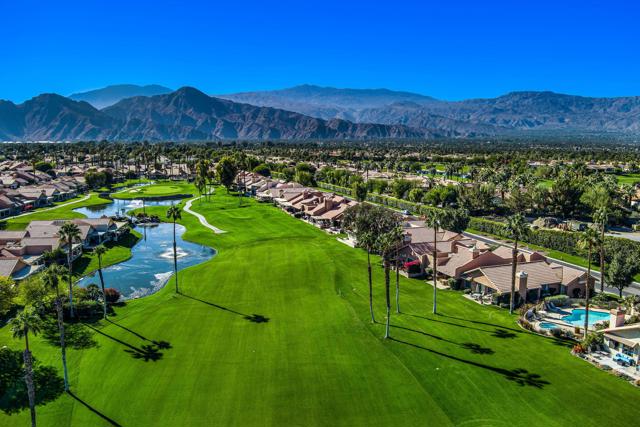 42498 Sand Dune, Palm Desert CA: https://media.crmls.org/mediaz/7198bf82-aa3f-4671-9a6e-55fc0fb5649b.jpg