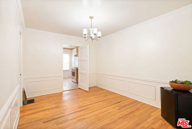 1100 N Louise Street, Glendale CA: https://media.crmls.org/mediaz/71990b58-2c48-48a6-b688-27d7625e0aa1.jpg