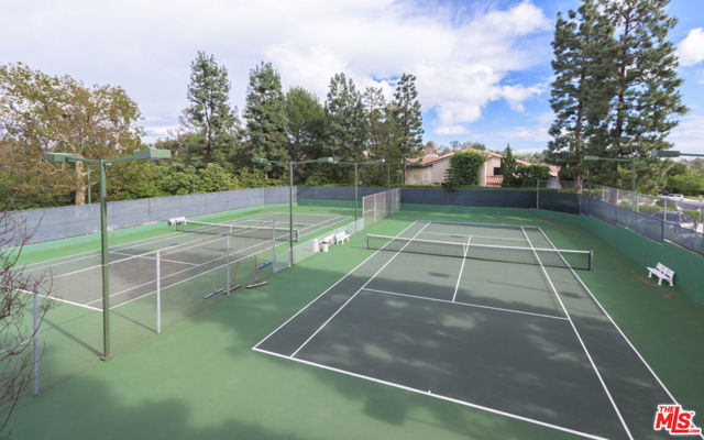 2748 Bottlebrush Drive, Los Angeles CA: https://media.crmls.org/mediaz/7199280e-2e19-4706-ae34-552663b245eb.jpg
