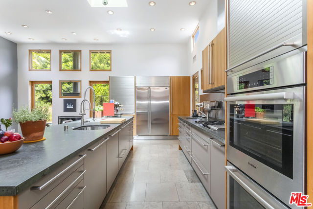 8631 Allenwood Road, Los Angeles CA: https://media.crmls.org/mediaz/7199902c-8843-44af-be5e-1c40c7c0e226.jpg