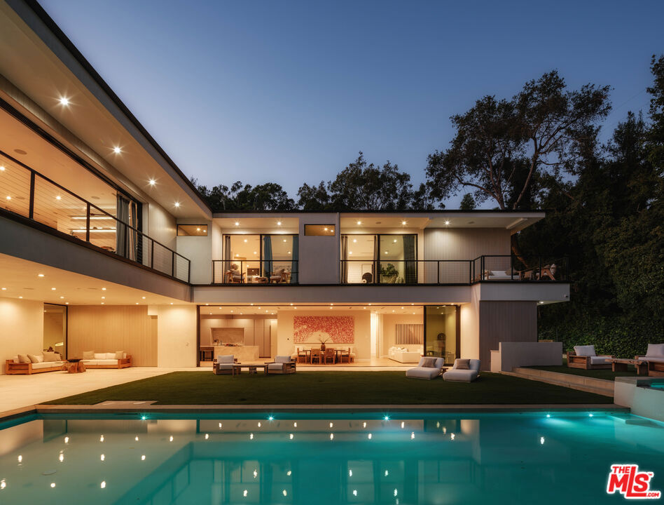 260 S Canyon View Drive