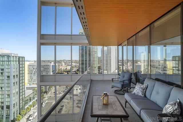 888 W E Street, San Diego CA: https://media.crmls.org/mediaz/719a782f-c101-4716-aecb-719eb7c71c2e.jpg