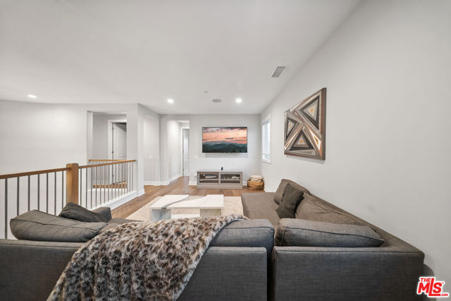 20643 W Wood Rose Court, Porter Ranch CA: https://media.crmls.org/mediaz/719b22d5-9361-4d60-b366-dc976b399e9d.jpg