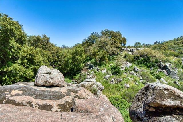 24903 Oakana Rd, Ramona CA: https://media.crmls.org/mediaz/719b26ea-53aa-4286-930c-7f536df1818a.jpg