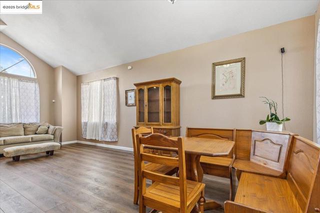 1531 Rutherford Ln, Oakley CA: https://media.crmls.org/mediaz/719b28db-b1b8-46c1-a7e7-b8d3d504638f.jpg