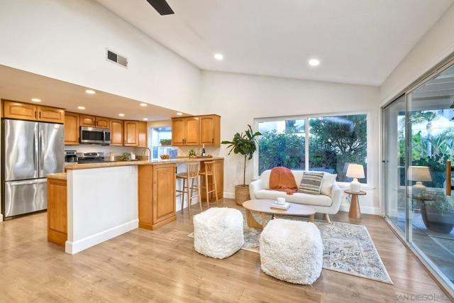 7219 Mimosa Dr, Carlsbad CA: https://media.crmls.org/mediaz/719b63a0-6dbf-45e8-ab3b-8eaa1b574965.jpg