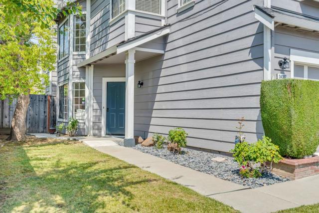 34307 Quartz Terrace, Fremont CA: https://media.crmls.org/mediaz/719bae85-82cf-40a9-ad22-ded04dee16e9.jpg