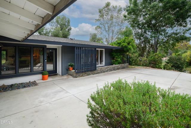 Detail Gallery Image 4 of 34 For 1445 Washburn Rd, Pasadena,  CA 91105 - 3 Beds | 2 Baths