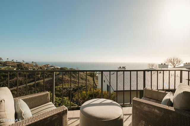 6813 Seawatch Lane, Malibu CA: https://media.crmls.org/mediaz/719bdc3a-47f0-48db-bd00-9dc50fd3db3b.jpg