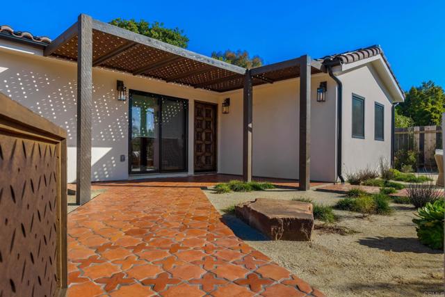 2087 Via Ladeta, La Jolla CA: https://media.crmls.org/mediaz/719be557-b7f6-455a-a9d1-8f6d6b11f73d.jpg