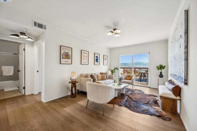 471 JOOST AVENUE, San Francisco CA: https://media.crmls.org/mediaz/719c06aa-e9a6-48c4-8f01-3e983f64d1f0.jpg