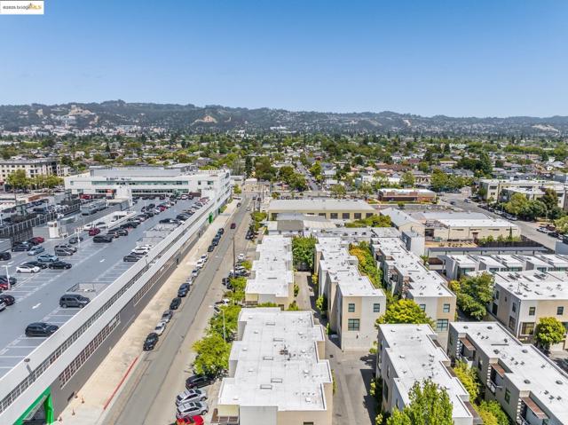 1213 67Th St, Oakland CA: https://media.crmls.org/mediaz/719c28c7-5c9f-461f-9e4b-8256f9fa1165.jpg