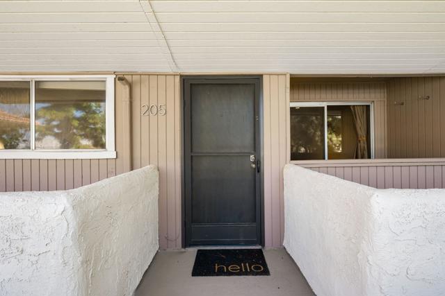 550 N Villa Court, Palm Springs CA: https://media.crmls.org/mediaz/719c3c37-b52d-48f5-9900-a7124e964dd4.jpg