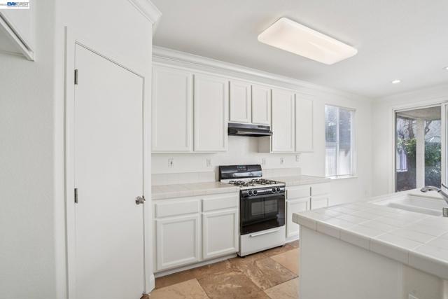 4902 Alterra Way, Sacramento CA: https://media.crmls.org/mediaz/719c4760-a41e-49de-9253-a76233e82471.jpg