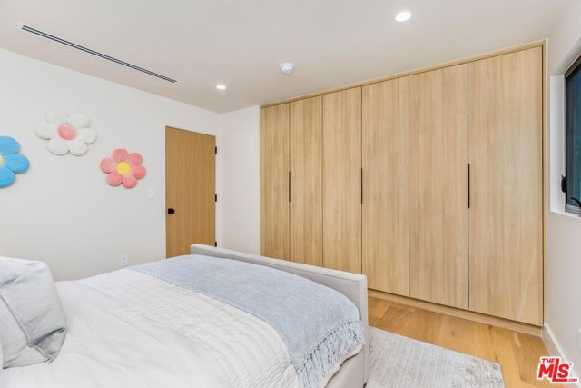 5305 Allott Avenue, Sherman Oaks CA: https://media.crmls.org/mediaz/719c763b-c3dc-4789-9284-30574d25d011.jpg