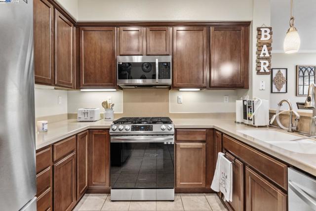 161 W Luna Loca Ln, Mountain House CA: https://media.crmls.org/mediaz/719c91cc-68c8-4955-81b4-20d2f66a269d.jpg