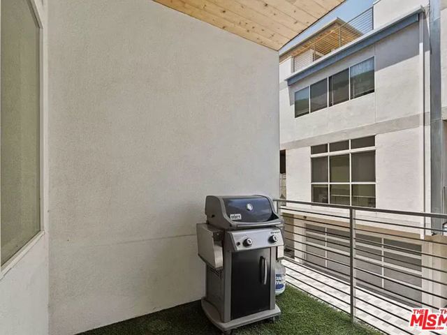 6728 W Hepburn Way, Los Angeles CA: https://media.crmls.org/mediaz/719cb407-9ca5-4ba6-94ae-1364a281d657.jpg