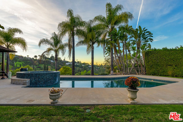 3761 Sheridge Drive, Sherman Oaks CA: https://media.crmls.org/mediaz/719d293c-f920-4a86-bc1d-a0c23ea16cec.jpg