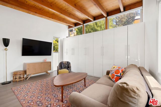 2509 Greenvalley Road, Los Angeles CA: https://media.crmls.org/mediaz/719d4b0f-7d37-4315-a8f3-4b4c7853a18a.jpg