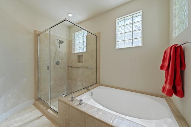 306 Loch Lomond Road, Rancho Mirage CA: https://media.crmls.org/mediaz/719d5e52-60ff-4667-9e0c-765bf00adc39.jpg