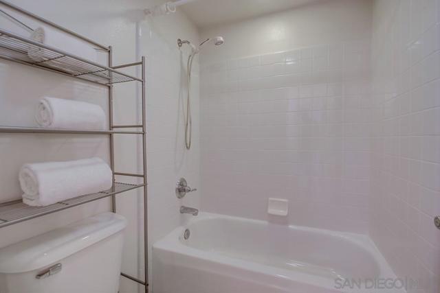 11841 Treewind Ct, San Diego CA: https://media.crmls.org/mediaz/719d6a7c-3775-418a-9641-db453ed05877.jpg