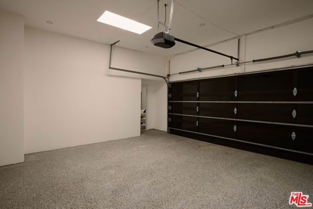 5271 Woodlake Avenue, Woodland Hills CA: https://media.crmls.org/mediaz/719da8b8-378a-4d8e-84dc-fed7ad115d72.jpg