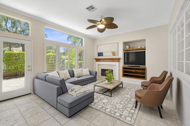 2996 Eagles Claw Avenue, Thousand Oaks CA: https://media.crmls.org/mediaz/719dea3c-4d3b-4927-a71c-4bdc21fa8393.jpg